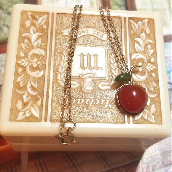 VTG Genuine Red/Green Jade Apple Minimalist Necklace - Picture 7 of 7